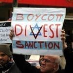 מאת Takver - originally posted to Flickr as Israel - Boycott, divest, sanction, CC BY-SA 2.0, https://commons.wikimedia.org/w/index.php?curid=11924576